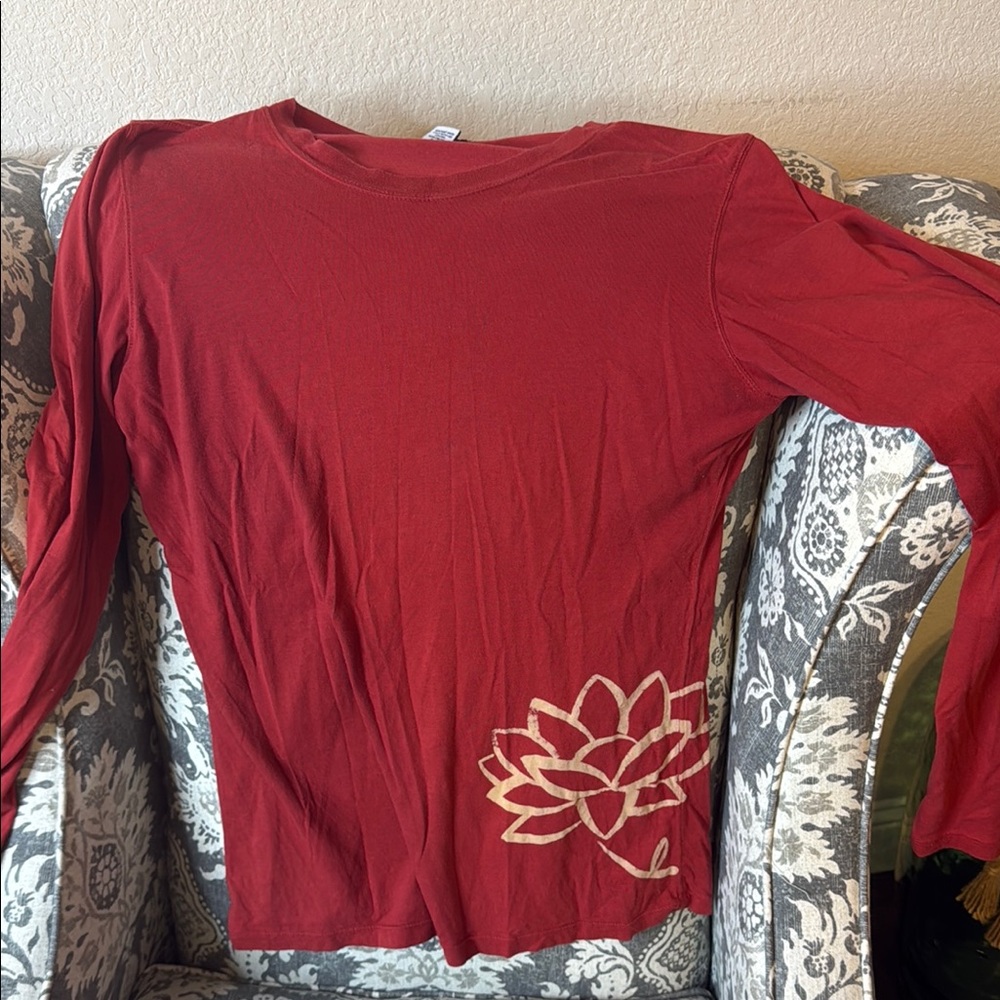 Lucky Brand Red Fitted Graphic Long Sleeve Blouse